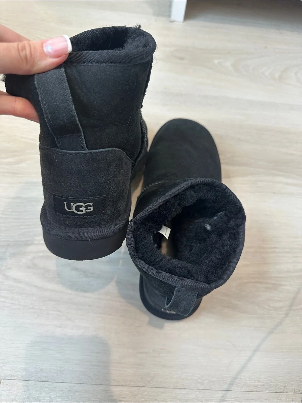 UGG Black Short Suede Boot Size 9 woman’s